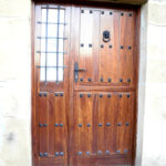 Puerta entrada de madera
